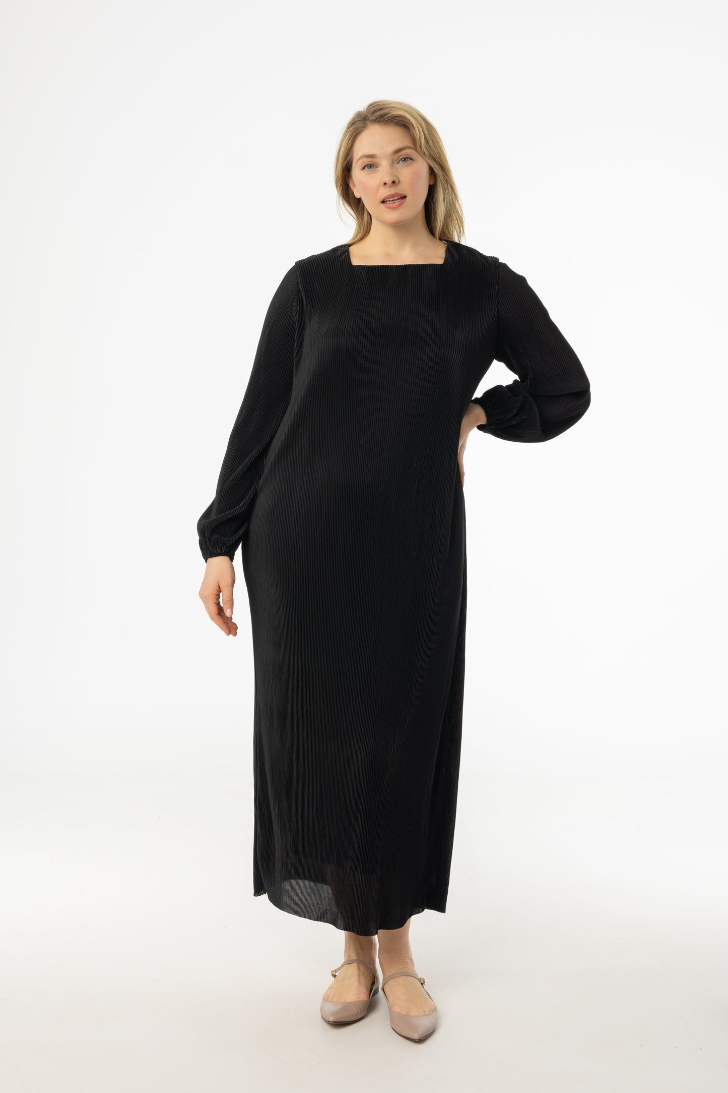 Black Square Neck Accordion Pleat Maxi Dress